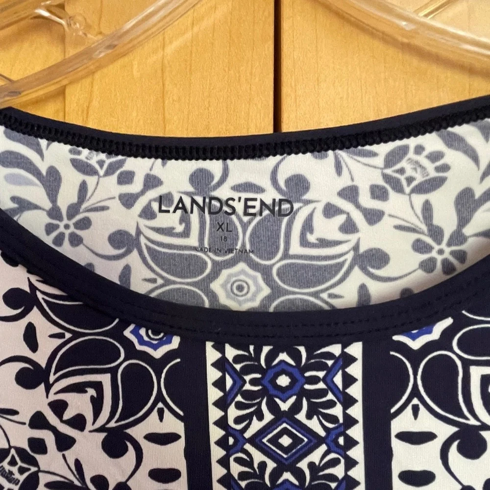 Womans' Rashguard - Picture 2 of 4